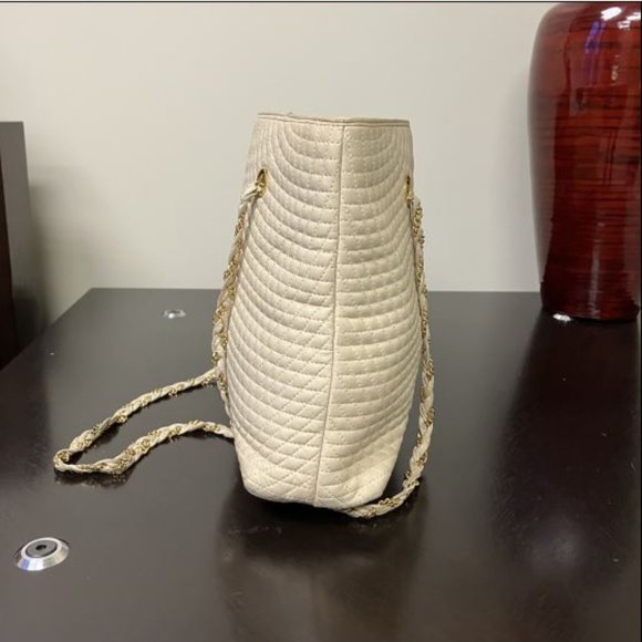 BALLY Authentic Vintage Quilted Cream Leather Chain Link Shoulder Bag - Picture 3 of 16